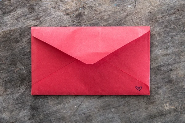 Envelope vermelho — Fotografia de Stock