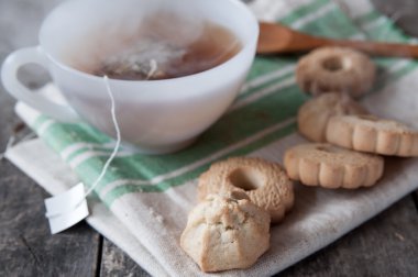 masada sıcak çay ve tereyağı kurabiye