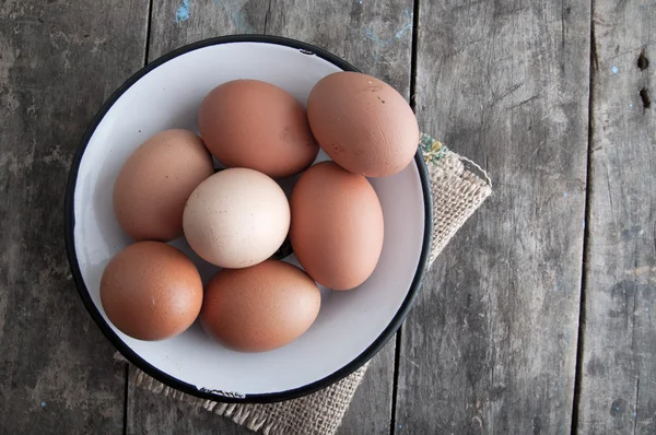 Frische Bio-Eier — Stockfoto