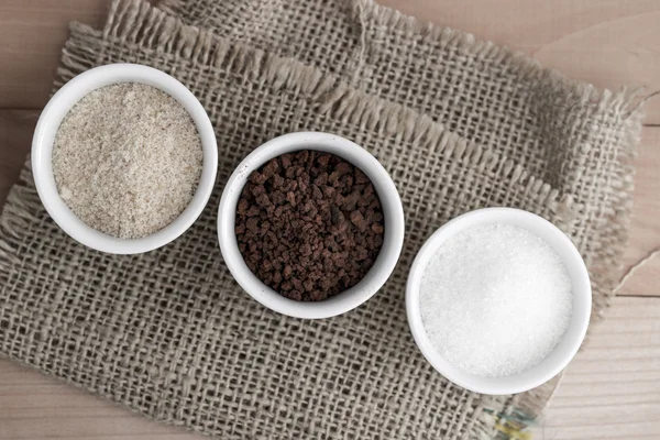 Café, azúcar moreno y blanco —  Fotos de Stock