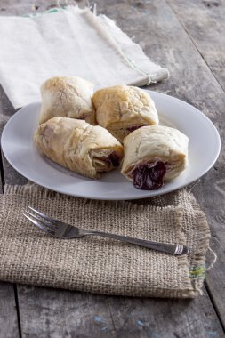 Ev yapımı vişneli turta