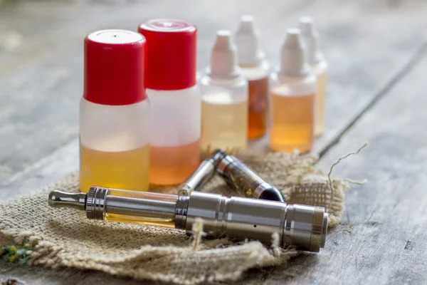 Kit para fumar sano en tablón de madera vieja —  Fotos de Stock