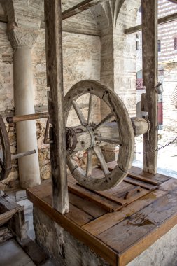 Tahta çerçeve iyi çizilmiş.