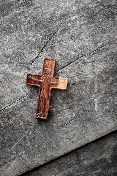 Wooden cross on a wooden background — Stock Photo, Image