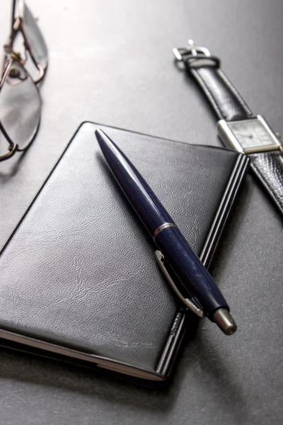 Caderno, lápis e óculos — Fotografia de Stock