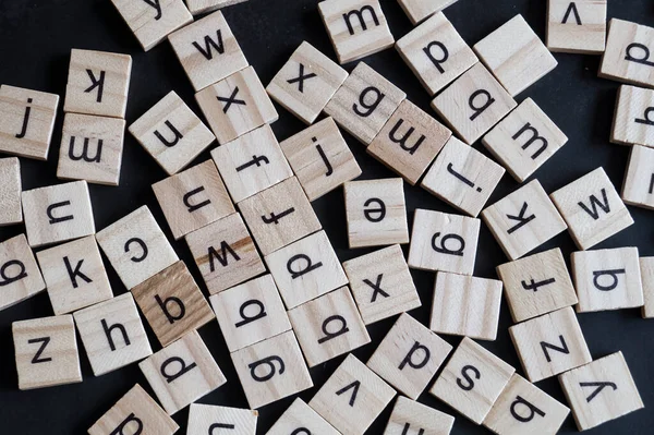 Letras Del Alfabeto Piezas Madera Scrabble Cerca Imagen de stock