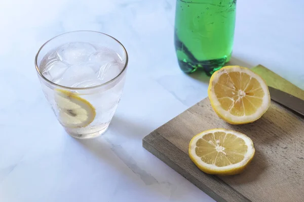 Gin Fizz Cocktail Knife Lemon Van Dichtbij Stockafbeelding