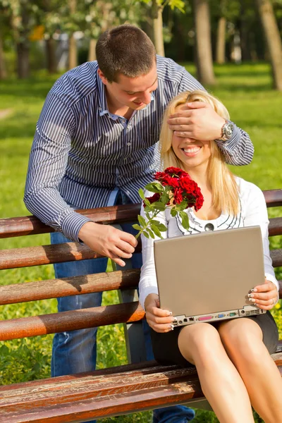 Boyfriend covering female eyes to surprise her — Stock Photo, Image