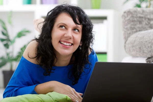 Portrait of beautiful young girl at home with notebook — Stock Photo, Image