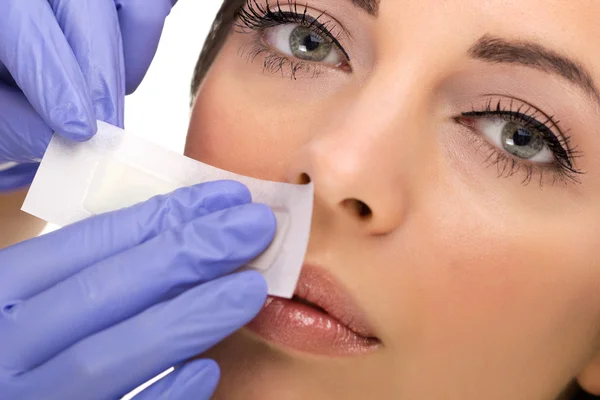 Woman reciving facial epilation — Stock Photo, Image