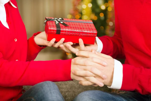 A gift on christmas evening — Stock Photo, Image