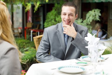 restoranda iş adamları