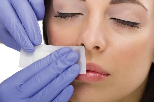 Woman reciving facial epilation — Stock Photo, Image