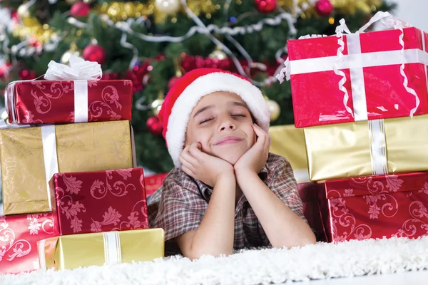 Criança na noite de Natal — Fotografia de Stock