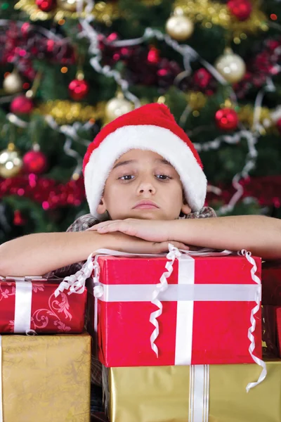 Infelice ragazzo alla vigilia di Natale — Foto Stock