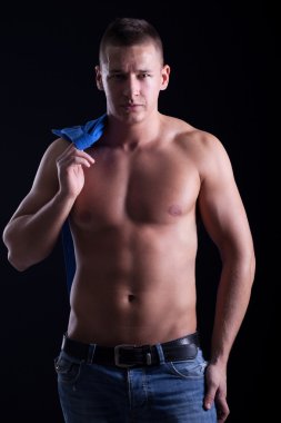 beyaz seksi kaslı çekici yakışıklı delikanlı bla karşı