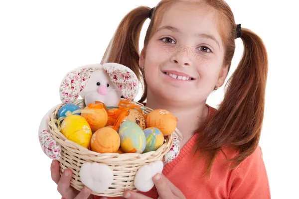 Portrét holčička s velikonoční vajíčko koš — Stock fotografie
