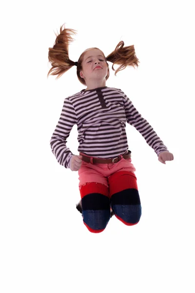 Petite fille rousse sautant — Photo