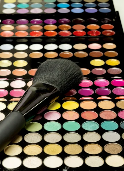 Makeup brushes and make-up eye shadows — Stock Photo, Image