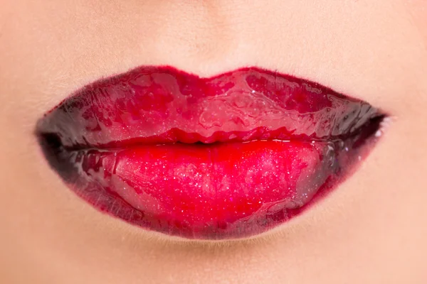 Los labios rojos de la mujer —  Fotos de Stock