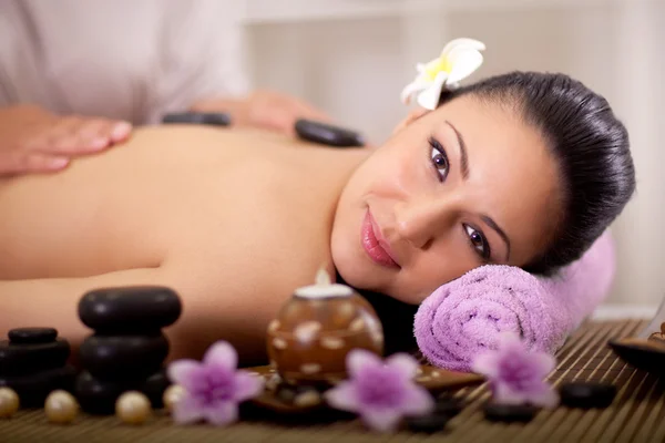 Beautiful woman having a wellness back massage — Stock Photo, Image