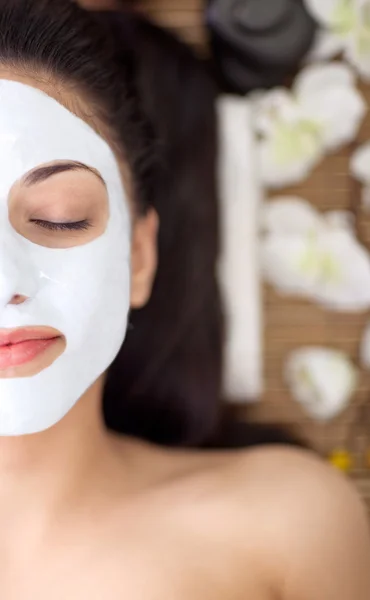 Adult woman having beauty treatments in the spa salon — Stock Photo, Image