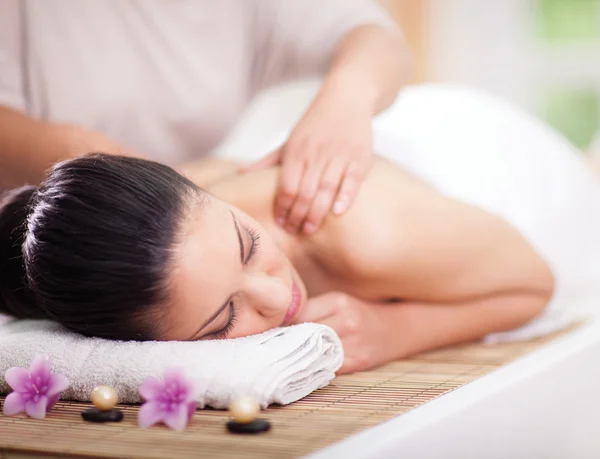 Beautiful woman having a wellness back massage — Stock Photo, Image