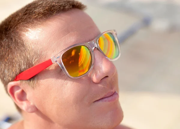 Close up of young man with sunshades reflecting  in sunglasses — Stock Photo, Image