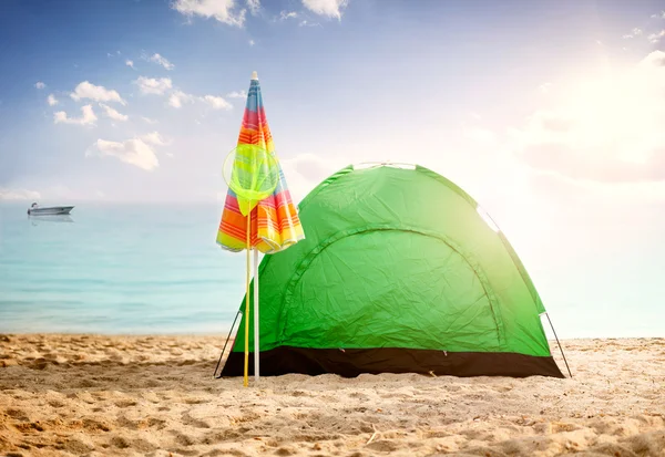 Beautiful background summer concept, tent on beach at sunset — Stock Photo, Image