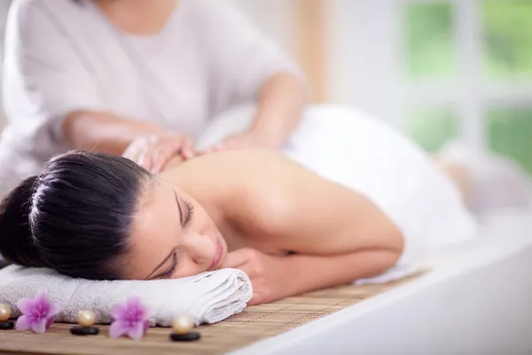 Beautiful woman having a wellness back massage — Stock Photo, Image