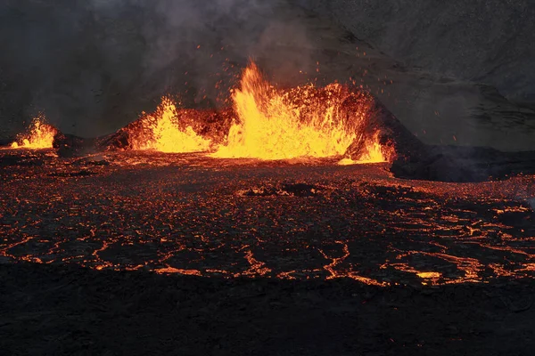 Volcano Eruption Meradalir Fagradalsfjall Iceland Erupting Magma Flowing Lava Night — ストック写真