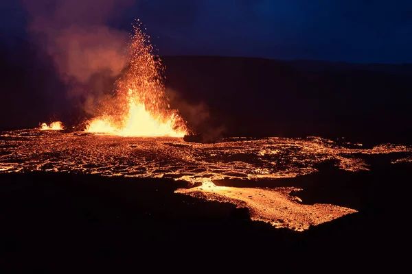 Volcano Eruption Meradalir Fagradalsfjall Iceland Erupting Magma Flowing Lava Night — ストック写真