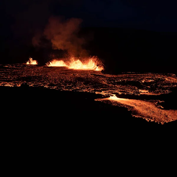 Volcano Eruption Meradalir Fagradalsfjall Iceland Erupting Magma Flowing Lava Night — Zdjęcie stockowe