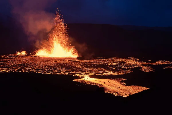 Volcano Eruption Meradalir Fagradalsfjall Iceland Erupting Magma Flowing Lava Night — Stok fotoğraf
