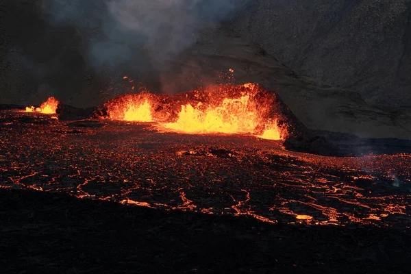 Volcano Eruption Meradalir Fagradalsfjall Iceland Erupting Magma Flowing Lava Night — ストック写真