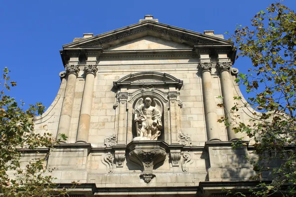 Gevel van de katholieke kerk — Stockfoto