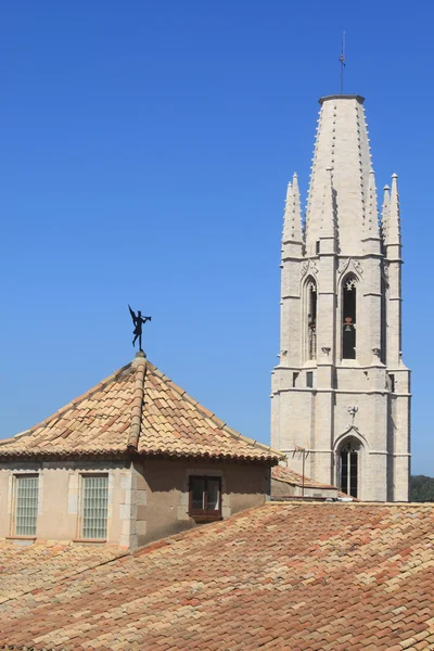 Toren van de kerk in girona — Stockfoto