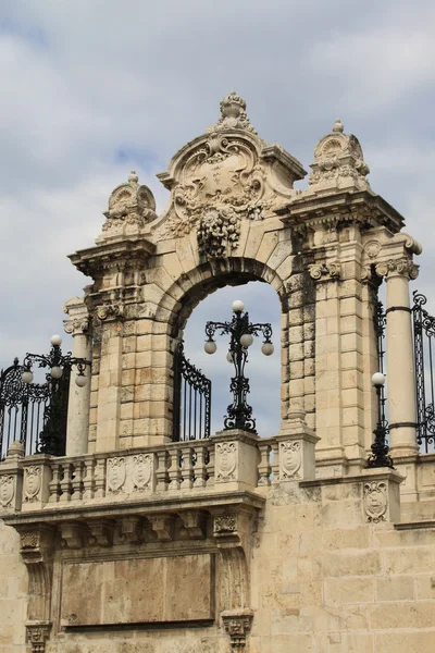 Brána královského paláce v Budapešti — Stock fotografie