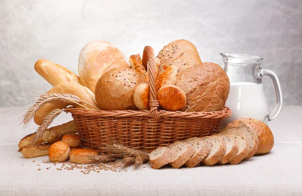 Pão fresco e pastelaria — Fotografia de Stock