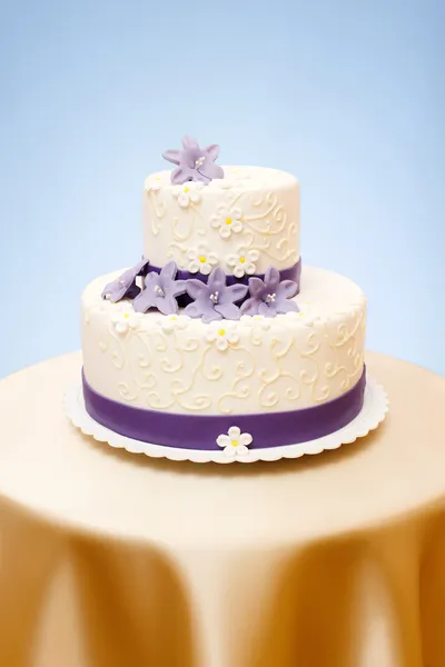 Dwu piętrowy tort weselny — Zdjęcie stockowe