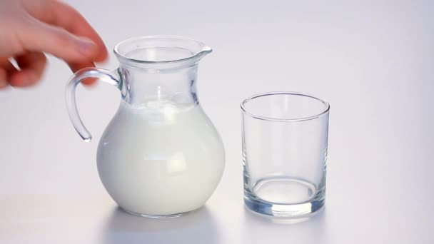 Lait coulant de la cruche 