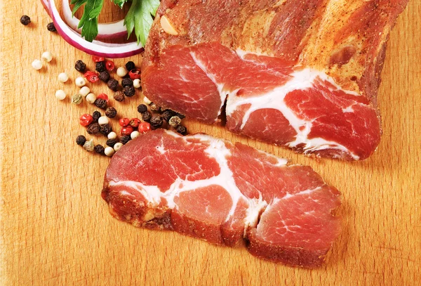 Pittige varkensvlees lendenen stick en segment — Stockfoto