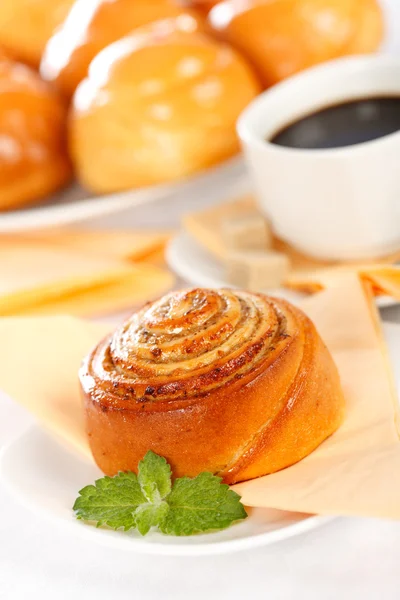 Macro of cinnamon roll breakfast — Stock Photo, Image