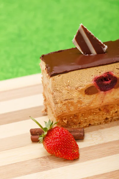 Egy szelet csokoládé mousse torta — Stock Fotó