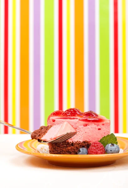 Raspberry yoghurt cake garnished with berries — Stock Photo, Image