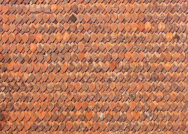 Azulejos de cerâmica de estilo antigo no telhado — Fotografia de Stock