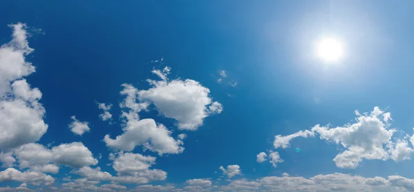 Cielo panorama spiritoso sole splendente — Foto Stock