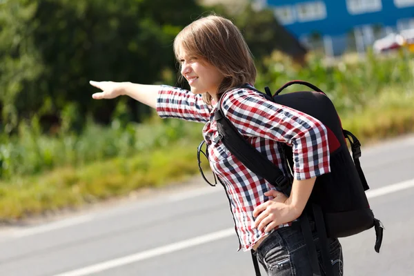 Adolescent fille auto-stop randonnée — Photo