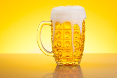 stein içinde bira