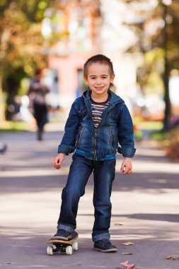 Çocuk Parkı kaykay ile